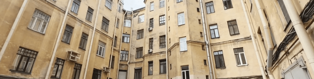 Дворы-колодцы Петроградской стороны